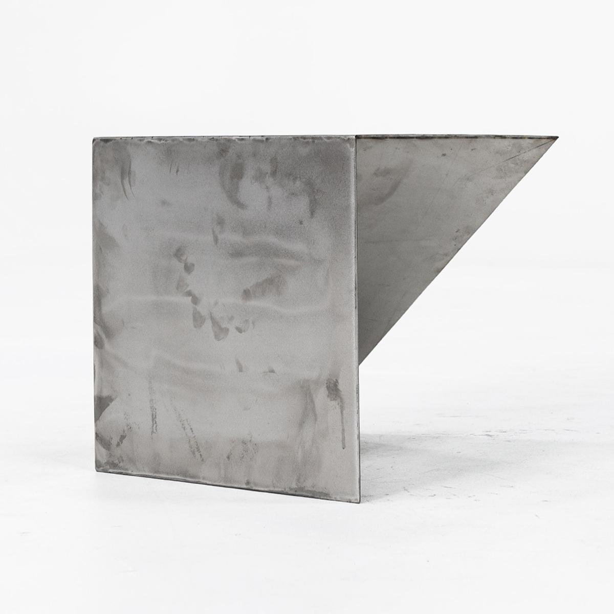 Side view of Griffin Loop’s 09 — TABLE showing a square steel plane and projecting triangular surface.